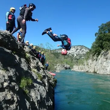 Canyoning dans les Gorges du Diable près de Montpellier Canyoning dans les Gorges du Diable près de Montpellier