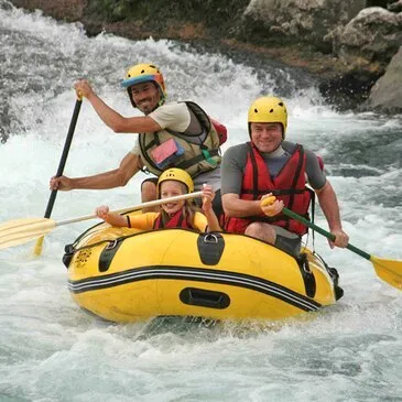 Rafting sur le Gave d'Ossau près de Pau Rafting sur le Gave d'Ossau près de Pau