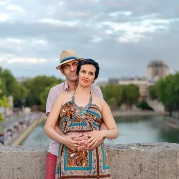 Shooting Photo de Grossesse à Paris Louvre