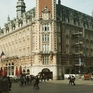 Balade en 2CV à Lille en région Nord-Pas-de-Calais Balade en 2CV à Lille en région Nord-Pas-de-Calais