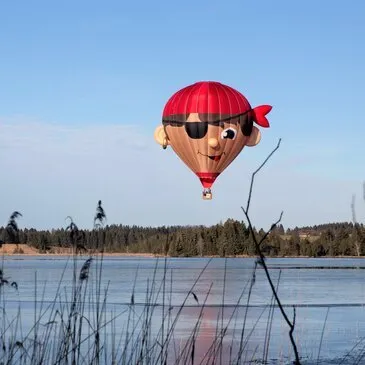 Vol en Montgolfière près d'Auch en région Midi-Pyrénées Vol en Montgolfière près d'Auch en région Midi-Pyrénées