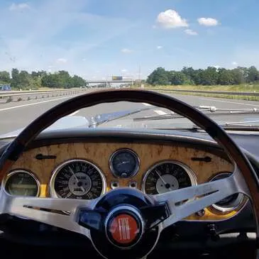 Balade en Voiture de Collection au Château de Versailles en région Ile-de-France Balade en Voiture de Collection au Château de Versailles en région Ile-de-France
