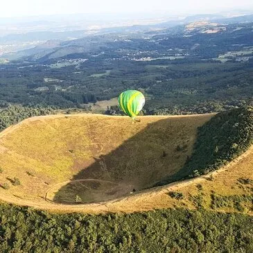 Vol en Montgolfière - Survol des Volcans d'Auvergne Vol en Montgolfière - Survol des Volcans d'Auvergne