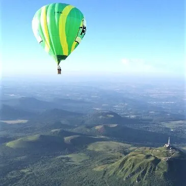 Vol en Montgolfière - Survol des Volcans d&#39;Auvergne en région Auvergne