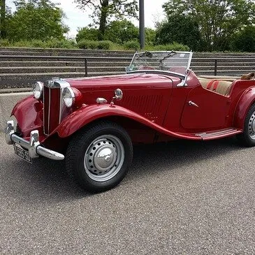 Pilotage d'une Voiture Anglaise de Collection à Mulhouse en région Alsace Pilotage d'une Voiture Anglaise de Collection à Mulhouse en région Alsace