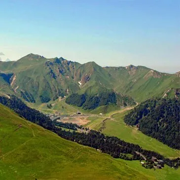 Aérodrome d'Issoire - Le Broc, Puy de dôme (63) - Baptême de l'air hélicoptère Aérodrome d'Issoire - Le Broc, Puy de dôme (63) - Baptême de l'air hélicoptère