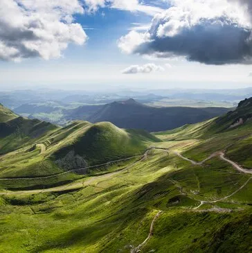 Baptême en Hélicoptère - Survol du Puy de Sancy Baptême en Hélicoptère - Survol du Puy de Sancy