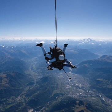 Saut en Parachute Tandem d&#39;un Hélicoptère - Massif du Mont Blanc en région Rhône-Alpes