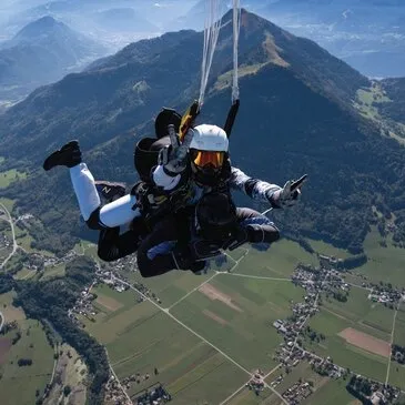 Hélisurface de Morzine, Haute savoie (74) - Saut en parachute Hélisurface de Morzine, Haute savoie (74) - Saut en parachute