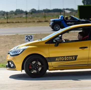 Stage de Pilotage pour Enfant à Poitiers Stage de Pilotage pour Enfant à Poitiers