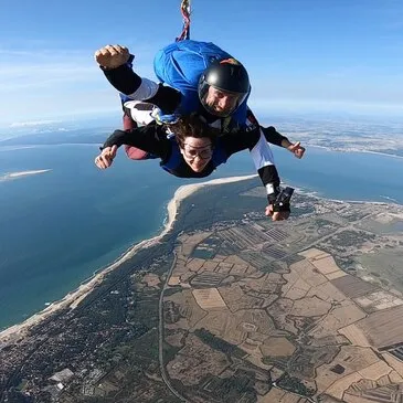 Saut en parachute proche Aérodrome de Soulac-sur-Mer, à 1h de Lacanau Saut en parachute proche Aérodrome de Soulac-sur-Mer, à 1h de Lacanau