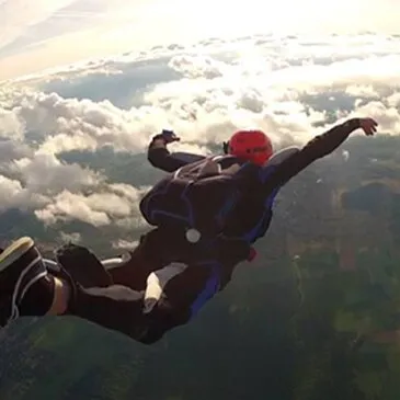 Saut en parachute proche Aérodrome de Chalon-Champforgeuil Saut en parachute proche Aérodrome de Chalon-Champforgeuil