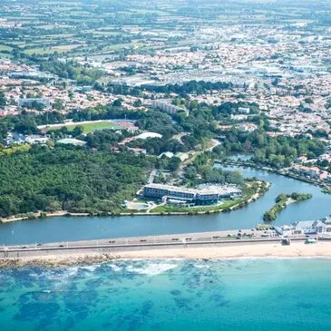 Aérodrome des Sables-d'Olonne, à 30 min de La Roche-sur-Yon, Vendée (85) - Baptême de l'air hélicoptère Aérodrome des Sables-d'Olonne, à 30 min de La Roche-sur-Yon, Vendée (85) - Baptême de l'air hélicoptère