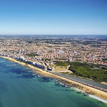 Baptême de l'air hélicoptère proche Aérodrome des Sables-d'Olonne, à 30 min de La Roche-sur-Yon Baptême de l'air hélicoptère proche Aérodrome des Sables-d'Olonne, à 30 min de La Roche-sur-Yon