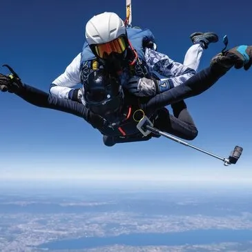 Saut en Parachute depuis un Hélicoptère près de Chambéry Saut en Parachute depuis un Hélicoptère près de Chambéry
