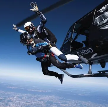 Saut en parachute en région Rhône-Alpes Saut en parachute en région Rhône-Alpes