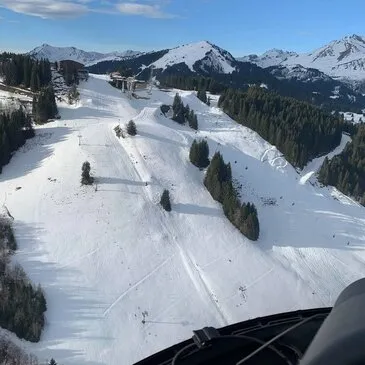 Saut en Parachute depuis un Hélicoptère près de Chambéry en région Rhône-Alpes Saut en Parachute depuis un Hélicoptère près de Chambéry en région Rhône-Alpes