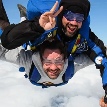 Aérodrome de Chalon-Champforgeuil, à 1h de Villefranche-sur-Saône, Rhône (69) - Saut en parachute Aérodrome de Chalon-Champforgeuil, à 1h de Villefranche-sur-Saône, Rhône (69) - Saut en parachute