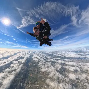 Aéroport Le Mans Arnage, à 1h15 de Saumur, Maine et loire (49) - Saut en parachute Aéroport Le Mans Arnage, à 1h15 de Saumur, Maine et loire (49) - Saut en parachute