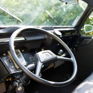 Balade en 2CV et Visite de Château en Bourgogne en région Bourgogne Balade en 2CV et Visite de Château en Bourgogne en région Bourgogne