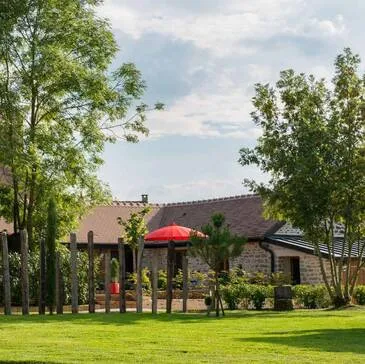 Week end dans les Airs proche Jouey, à 40 min de Beaune Week end dans les Airs proche Jouey, à 40 min de Beaune