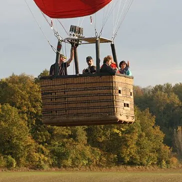 Vol en Montgolfière près de Maubeuge - Survol de l'Avesnois Vol en Montgolfière près de Maubeuge - Survol de l'Avesnois