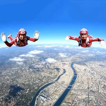 Simulateur de Chute Libre en région Rhône-Alpes Simulateur de Chute Libre en région Rhône-Alpes