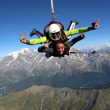 Saut en parachute proche Viuz-en-Sallaz, à 40 min d'Annecy Saut en parachute proche Viuz-en-Sallaz, à 40 min d'Annecy