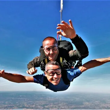 Saut en parachute en région Rhône-Alpes Saut en parachute en région Rhône-Alpes