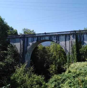Saut à l’Élastique au Viaduc d'Arudy près de Pau Saut à l’Élastique au Viaduc d'Arudy près de Pau