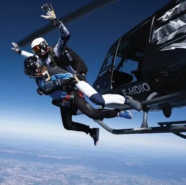Saut en Parachute depuis un Hélicoptère près de Genève Saut en Parachute depuis un Hélicoptère près de Genève
