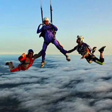 Saut en parachute en région Midi-Pyrénées Saut en parachute en région Midi-Pyrénées