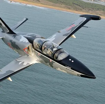 Initiation au Pilotage d'Avion de Chasse à Rouen en région Normandie Initiation au Pilotage d'Avion de Chasse à Rouen en région Normandie