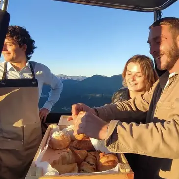 Vol Privatif en Montgolfière au Lac de Serre-Ponçon Vol Privatif en Montgolfière au Lac de Serre-Ponçon