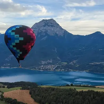 Vol Privatif en Montgolfière au Lac de Serre-Ponçon en région PACA et Corse Vol Privatif en Montgolfière au Lac de Serre-Ponçon en région PACA et Corse