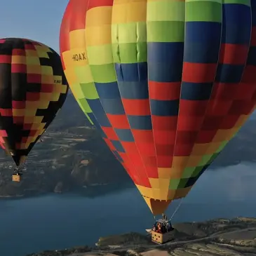 Vol Privatif en Montgolfière au Lac de Serre-Ponçon en région PACA et Corse Vol Privatif en Montgolfière au Lac de Serre-Ponçon en région PACA et Corse