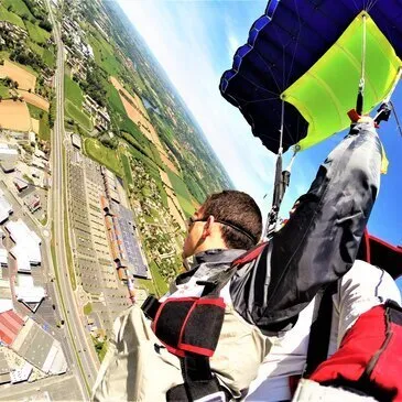 Saut en parachute proche Aéroport de Rodez, à 1h20 d'Aurillac Saut en parachute proche Aéroport de Rodez, à 1h20 d'Aurillac