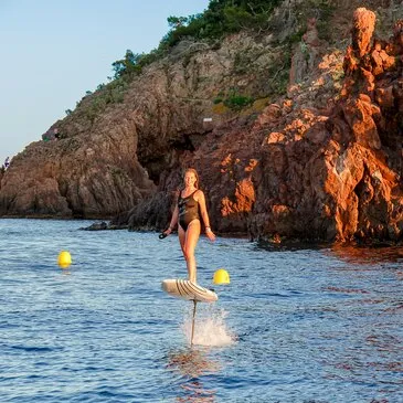 Initiation au Surf Electrique à Foil à Cannes Initiation au Surf Electrique à Foil à Cannes