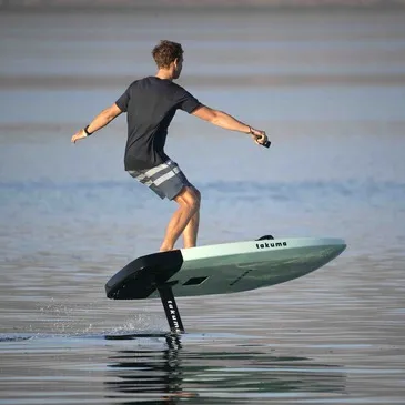 Initiation au Surf Electrique à Foil à Mandelieu en région PACA et Corse