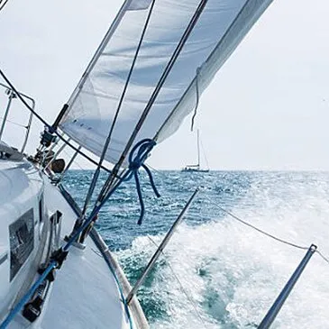 Journée en Catamaran dans les Calanques de Marseille en région PACA et Corse Journée en Catamaran dans les Calanques de Marseille en région PACA et Corse