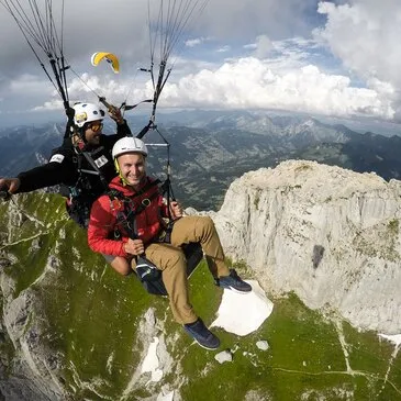 Baptême en Parapente à Talloires - Survol du Lac d&#39;Annecy en région Rhône-Alpes