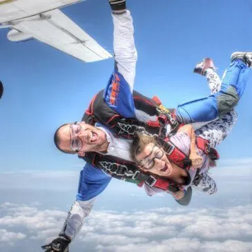 Saut en Parachute Tandem à Revel Saut en Parachute Tandem à Revel