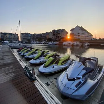 Initiation au Jet Ski à Deauville en région Normandie Initiation au Jet Ski à Deauville en région Normandie