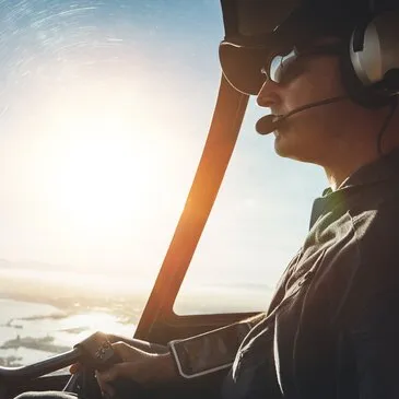 Initiation au Pilotage d'Hélicoptère à Vannes en région Bretagne Initiation au Pilotage d'Hélicoptère à Vannes en région Bretagne