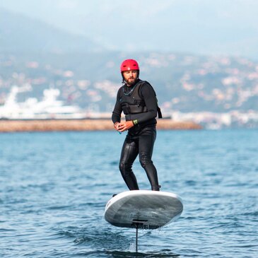 Initiation au Surf Electrique à Foil à Monaco