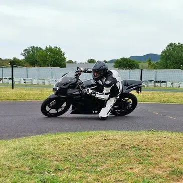 Stage de Pilotage Moto près de Montpellier en région Languedoc-Roussillon Stage de Pilotage Moto près de Montpellier en région Languedoc-Roussillon