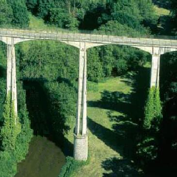 Viaduc de Saint-Georges-le-Gaultier, à 30 min d&#39;Alençon, Orne (61) - Saut à l&#39;élastique