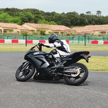Stage de Pilotage Moto près de Marseille en région PACA et Corse Stage de Pilotage Moto près de Marseille en région PACA et Corse