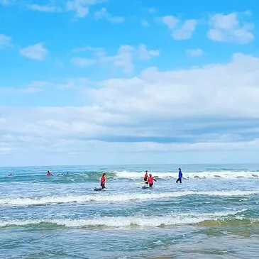 Initiation au Surf à La Tranche-sur-Mer en région Pays-de-la-Loire Initiation au Surf à La Tranche-sur-Mer en région Pays-de-la-Loire