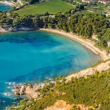 Vol en Hélicoptère près de Marseille - Les Calanques en région PACA et Corse Vol en Hélicoptère près de Marseille - Les Calanques en région PACA et Corse